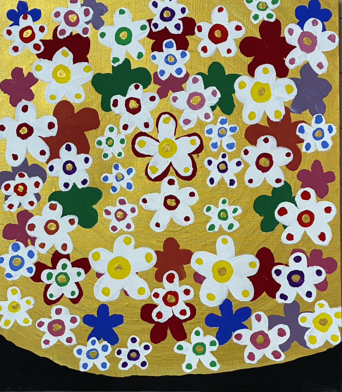 金色の地に、色も形もさまざまな花が咲きそろう絵画作品「みんな、いい」